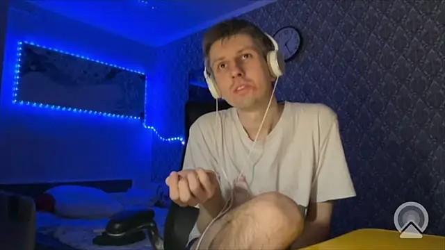 Aki-Laky online show from April 5, 8:27 pm