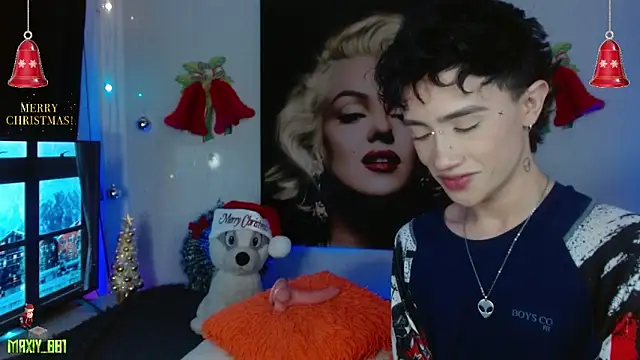 maxiy 001 online show from December 15, 9:45 pm