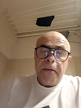 anakondix online show from December 17, 1:18 am