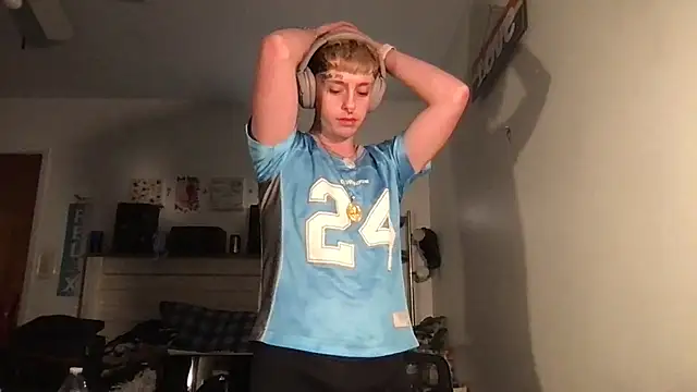 twentywithafelonyy online show from February 17, 7:47 am