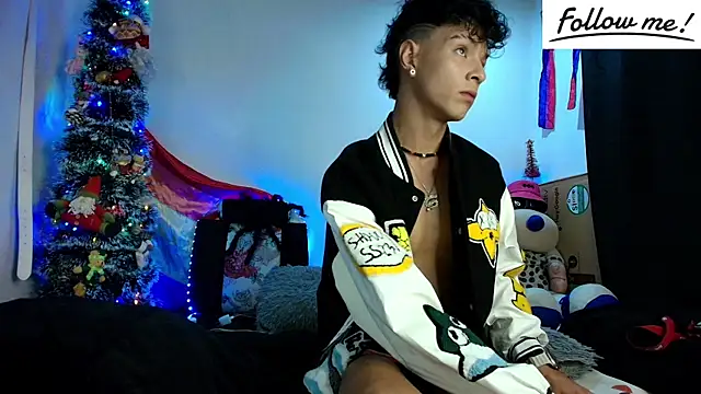 Snapshot of twink_sebas_ chatting on December 17, 4:34 am twink sebas online show from December 17, 4:34 am