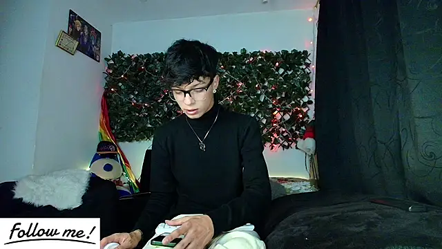 Snapshot of twink_sebas_ chatting on January 10, 4:54 am twink sebas online show from January 10, 4:54 am
