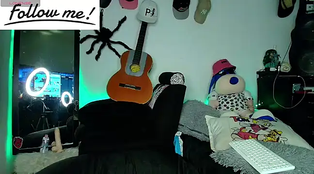 Snapshot of twink_sebas_ chatting on December 5, 11:29 pm twink sebas online show from December 5, 11:29 pm
