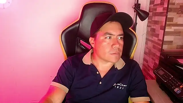 Snapshot of Jhonatan_Morales_S chatting on November 1, 11:31 pm Jhonatan Morales S online show from November 1, 11:31 pm