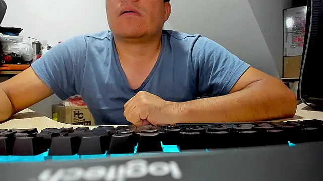 Snapshot of Jhonatan_Morales_S chatting on October 16, 4:42 am Jhonatan Morales S online show from October 16, 4:42 am