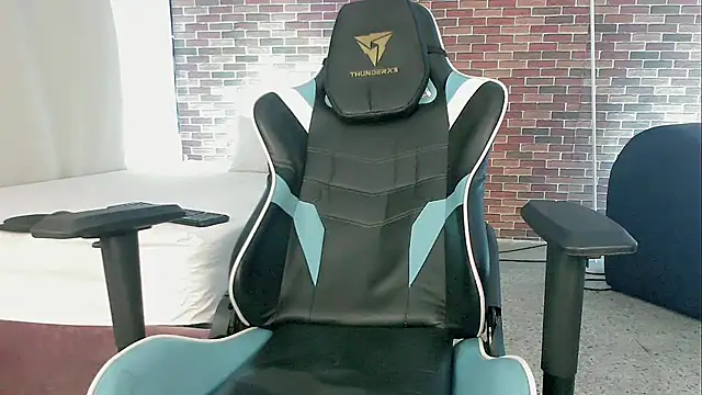 zacariasss  online show from September 15, 6:15 am