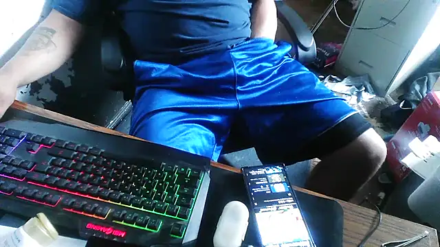 slickwill123 online show from August 9, 1:28 pm