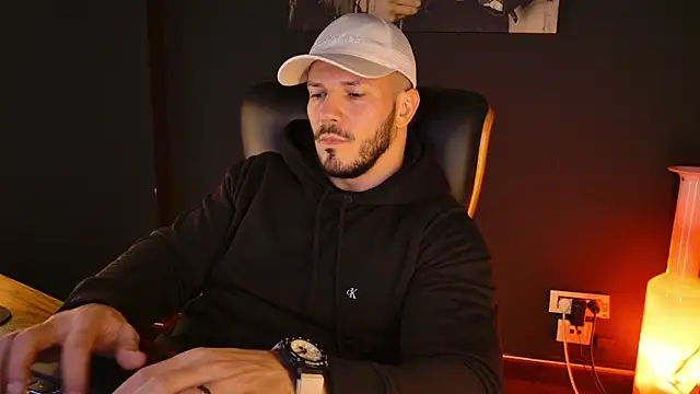 AngeloEric online show from December 5, 1:18 pm