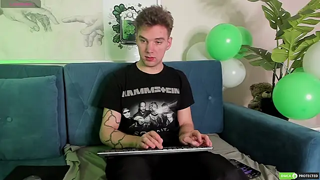 ArthurWhitee online show from March 14, 3:59 am