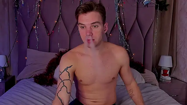 ArthurWhitee online show from December 20, 3:58 am