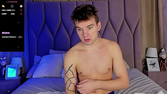 ArthurWhitee online show from January 31, 3:09 am