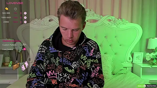 ArthurWhitee online show from November 28, 8:27 am