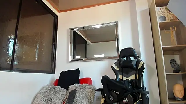 julian wallace online show from April 10, 9:44 pm