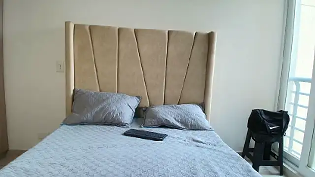 julian wallace online show from February 19, 9:00 pm