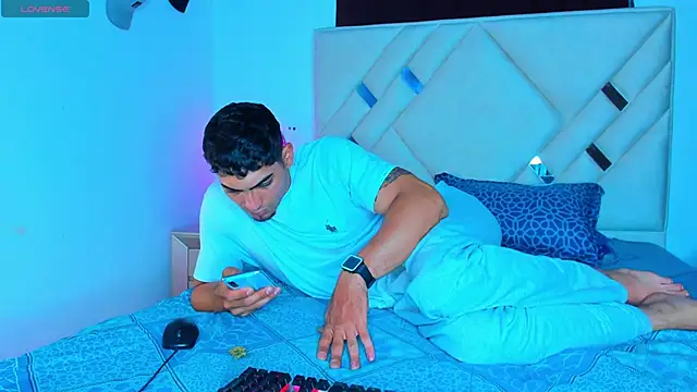 Rich boy01 online show from December 19, 5:18 am