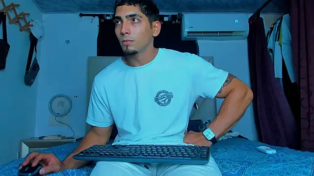 Rich boy01 online show from January 20, 11:10 pm