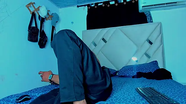 Rich boy01 online show from January 6, 10:26 pm