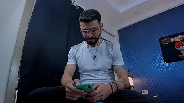 leondevereda online show from December 3, 7:44 pm