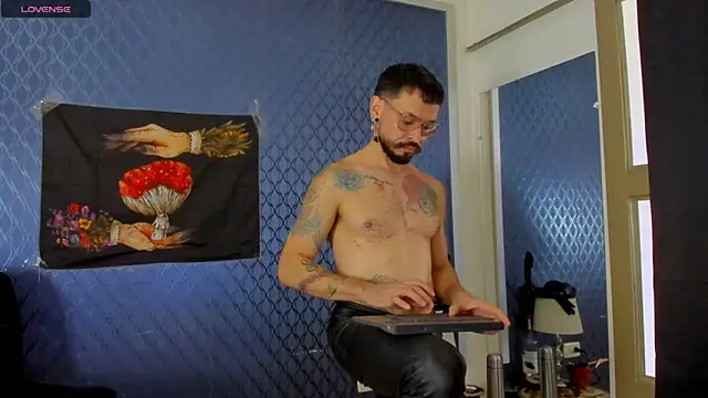 leondevereda online show from December 24, 8:16 pm