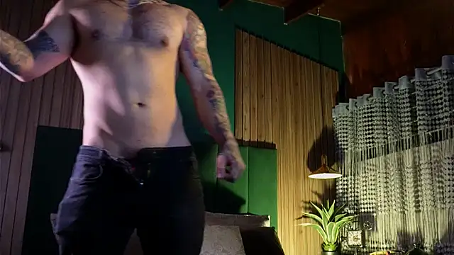 Snapshot of LeoSalvatore_ chatting on March 13, 3:11 am LeoSalvatore  online show from March 13, 3:11 am
