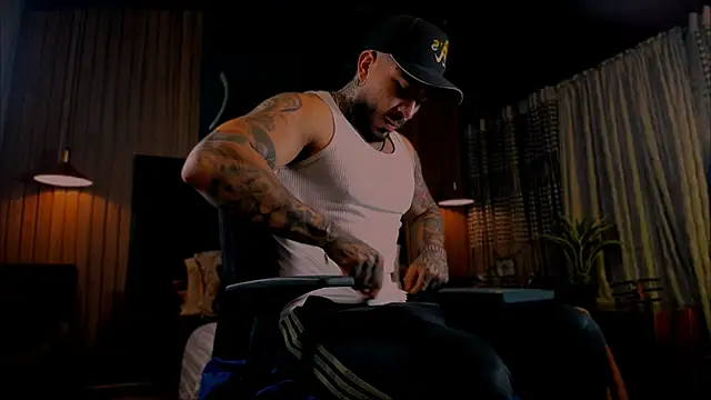 Snapshot of LeoSalvatore_ chatting on January 29, 4:26 am LeoSalvatore  online show from January 29, 4:26 am