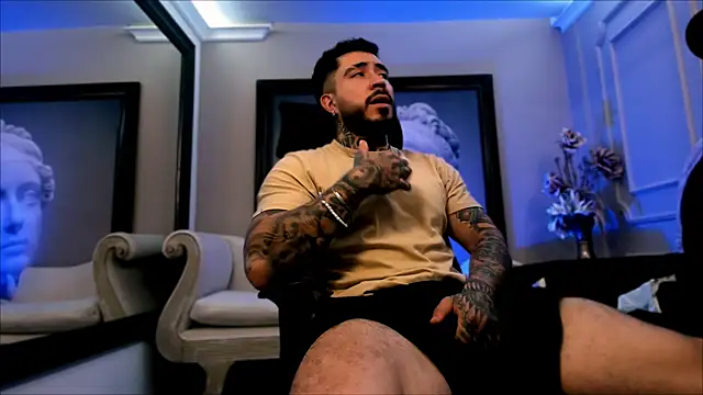 Snapshot of LeoSalvatore_ chatting on December 15, 9:42 pm LeoSalvatore  online show from December 15, 9:42 pm