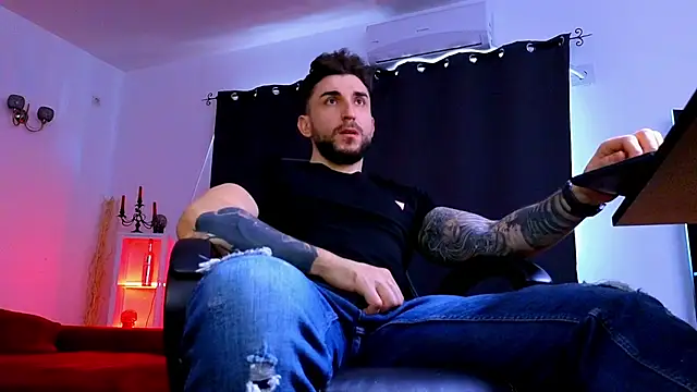 MightyAaron66 online show from April 1, 1:41 pm