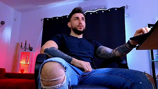 MightyAaron66 online show from March 17, 5:54 am