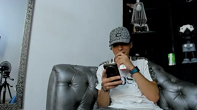 HeellBoy  online show from November 28, 3:21 am