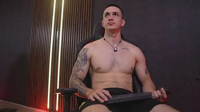 JacksonOlsenn online show from May 22, 9:31 pm