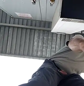 vanscr1 online show from April 13, 3:23 pm