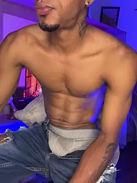 AaronCruz  online show from October 28, 5:32 am