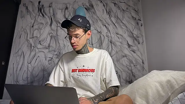 Saturno v online show from April 1, 11:02 pm