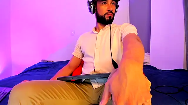 alessandro wye online show from December 3, 6:30 am