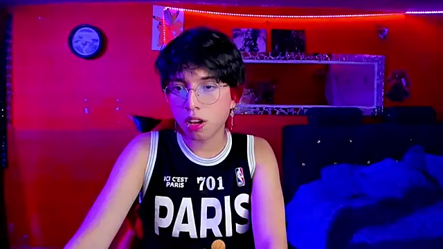 Snapshot of AnggelONfiree chatting on March 9, 4:27 am AnggelONfiree online show from March 9, 4:27 am