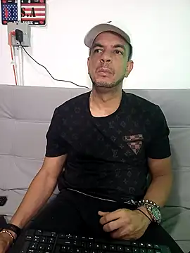 Snapshot of latinmartin73 chatting on February 13, 1:29 am latinmartin73 online show from February 13, 1:29 am