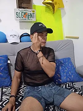 Snapshot of latinmartin73 chatting on October 11, 2:37 am latinmartin73 online show from October 11, 2:37 am