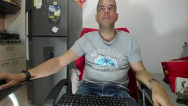 Snapshot of latinmartin73 chatting on December 28, 6:40 pm latinmartin73 online show from December 28, 6:40 pm
