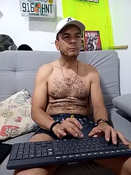 Snapshot of latinmartin73 chatting on September 10, 12:42 am latinmartin73 online show from September 10, 12:42 am