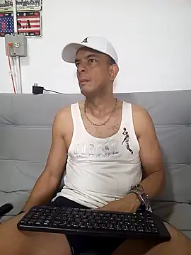 Snapshot of latinmartin73 chatting on February 13, 11:37 pm latinmartin73 online show from February 13, 11:37 pm