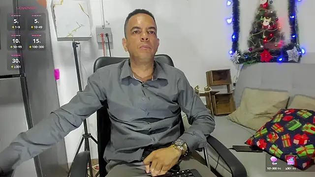 Snapshot of latinmartin73 chatting on December 7, 12:20 am latinmartin73 online show from December 7, 12:20 am