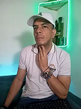 Snapshot of latinmartin73 chatting on February 24, 1:24 am latinmartin73 online show from February 24, 1:24 am