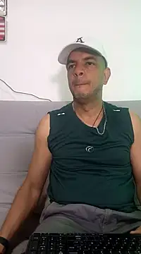 Snapshot of latinmartin73 chatting on February 18, 12:04 am latinmartin73 online show from February 18, 12:04 am