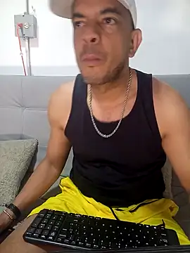 Snapshot of latinmartin73 chatting on February 2, 5:37 pm latinmartin73 online show from February 2, 5:37 pm