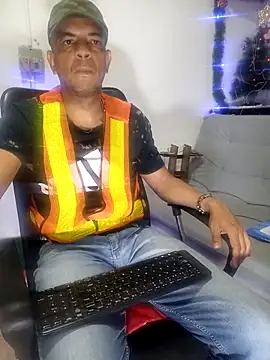 Snapshot of latinmartin73 chatting on December 22, 2:17 am latinmartin73 online show from December 22, 2:17 am