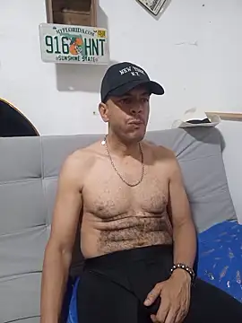 latinmartin73 online show from November 3, 7:48 pm