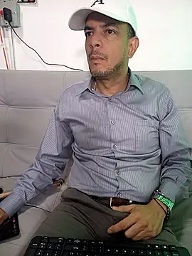 Snapshot of latinmartin73 chatting on February 12, 1:09 am latinmartin73 online show from February 12, 1:09 am