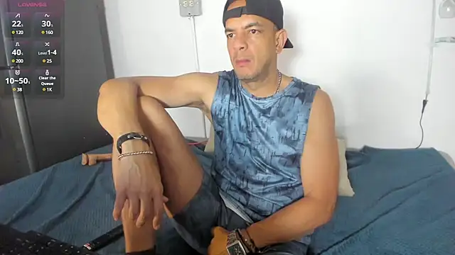 Snapshot of latinmartin73 chatting on February 24, 11:52 pm latinmartin73 online show from February 24, 11:52 pm