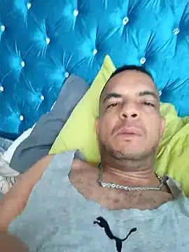 Snapshot of latinmartin73 chatting on January 11, 11:34 am latinmartin73 online show from January 11, 11:34 am