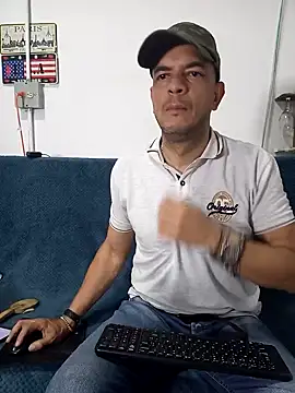 Snapshot of latinmartin73 chatting on March 8, 3:26 am latinmartin73 online show from March 8, 3:26 am